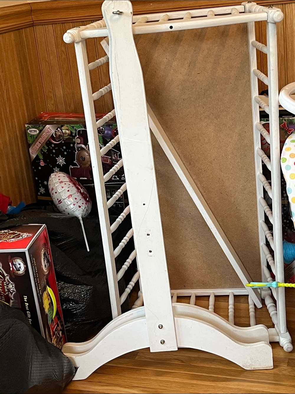 White Spindle Crib or Daybed Frame
